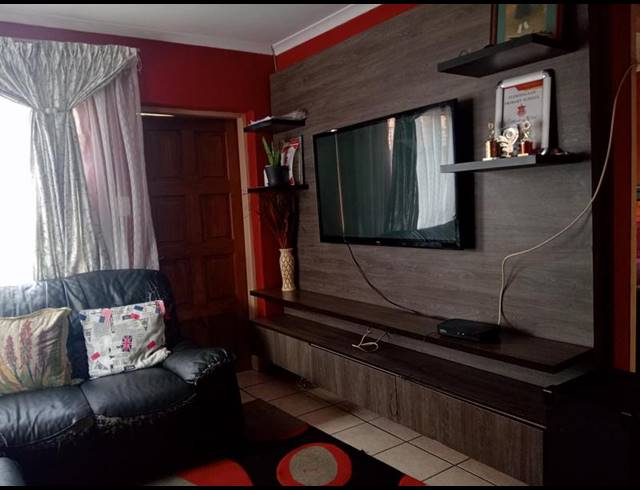 2 BEDROOM APARTMENT FOR SALE IN PROTEA GLEN